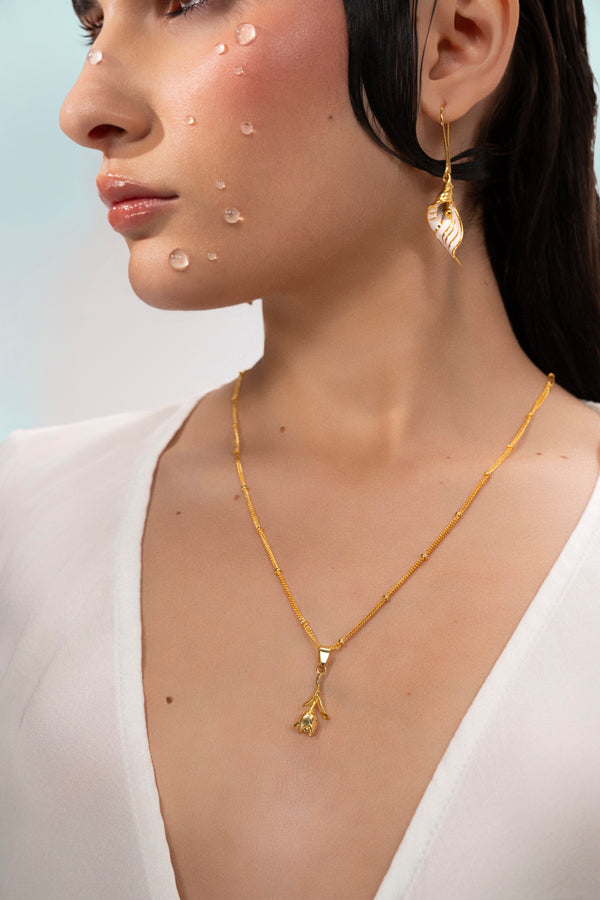 Calla Lilly Earrings | Gold