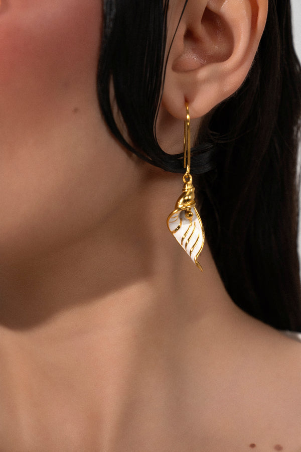 Calla Lilly Earrings | Gold